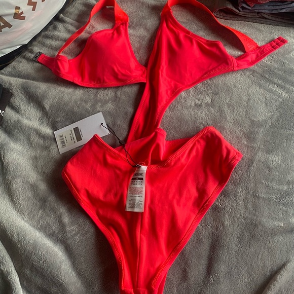 Gymshark Horizon Lifestyle Swimsuit One Piece - Picture 4 of 4